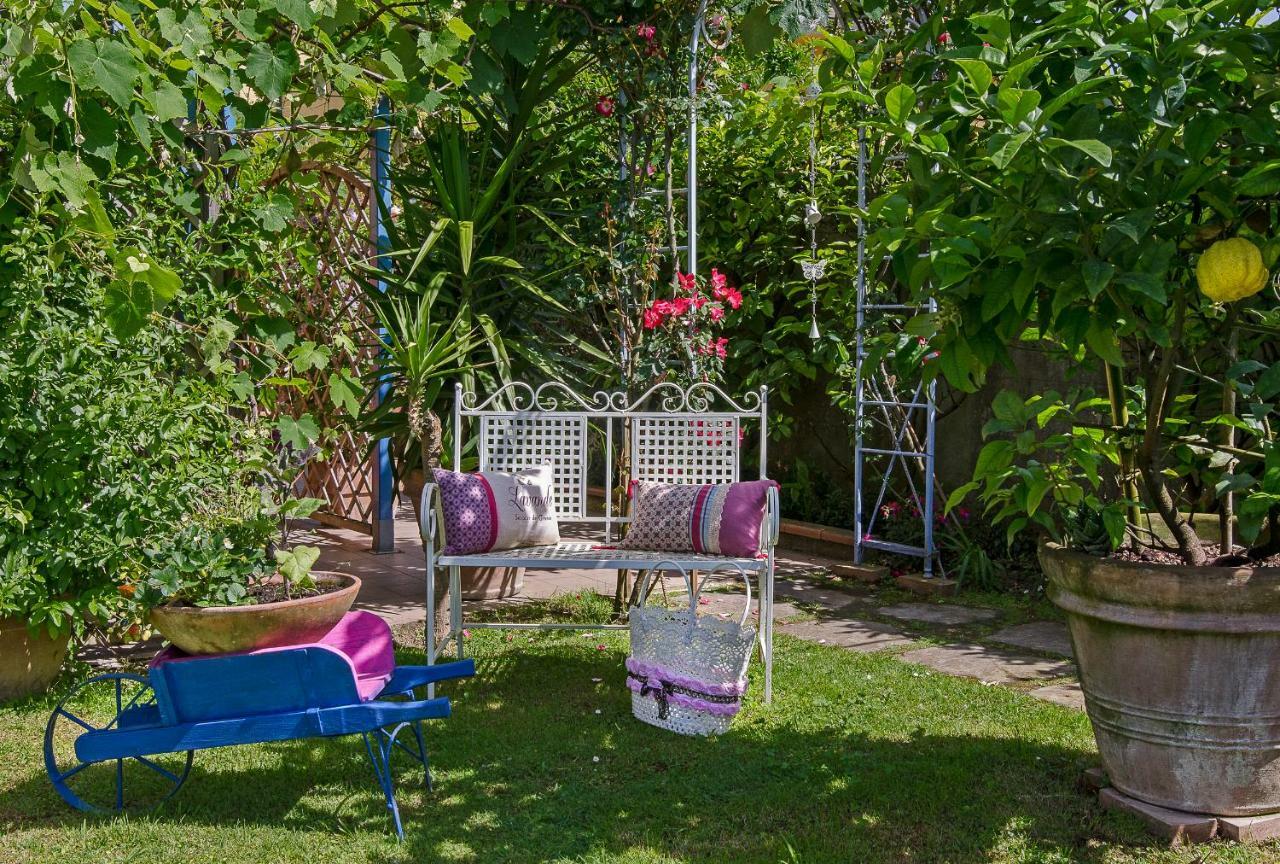 B&B Due Passi Dal Mare Cinquale Exterior photo